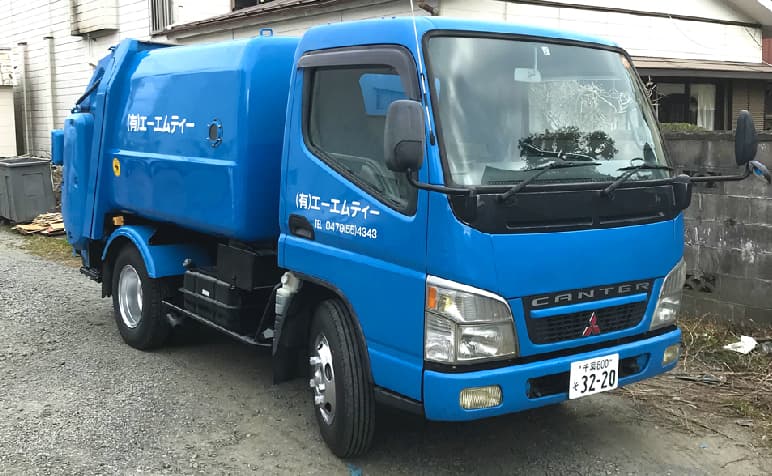 青いパッカー車